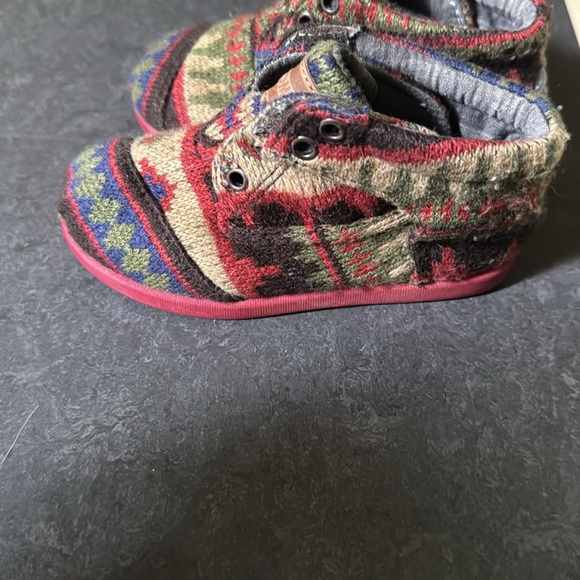 Toms, sweater high top, toddler 7, Velcro closure - Picture 3 of 7